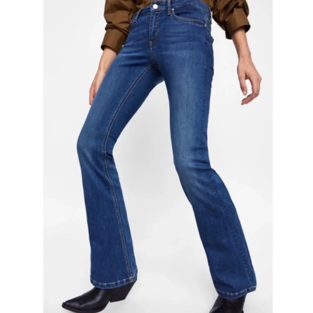 Zara Woman Premium Denim Collection Medium Wash Flare‎ Mid Rise Size 2